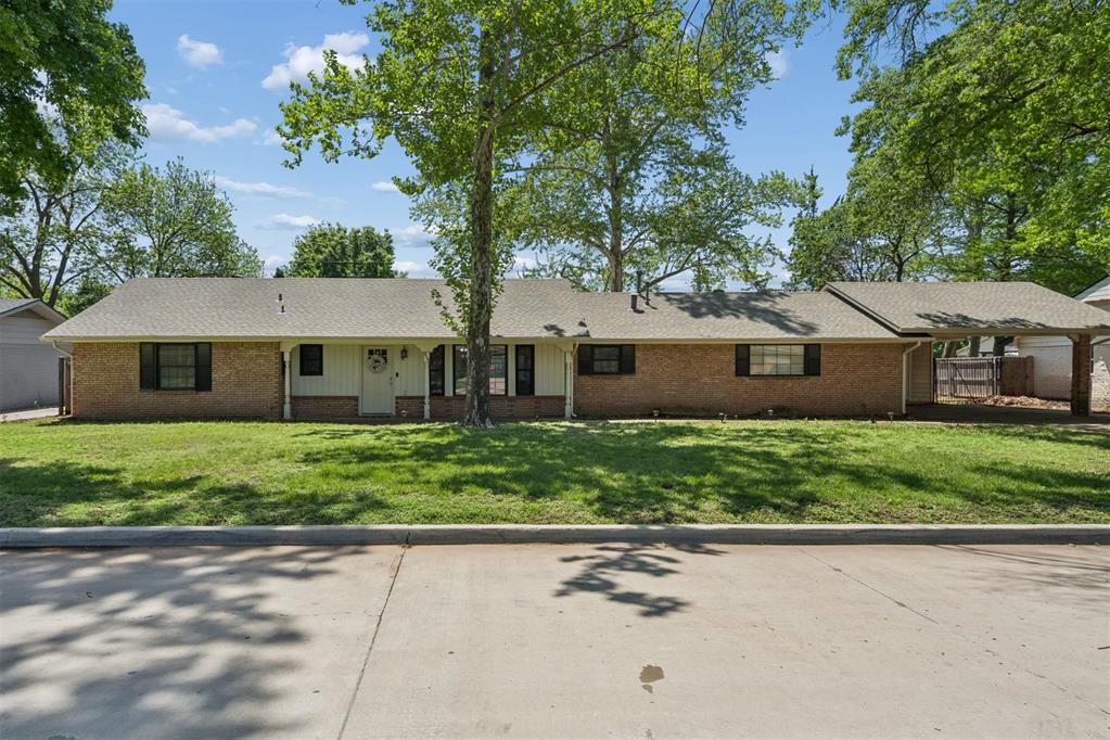 910 Mccall Drive Property Photo 2