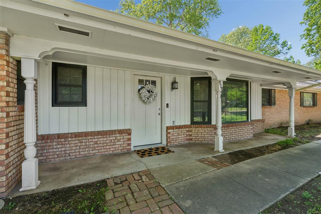 910 Mccall Drive Property Photo 3