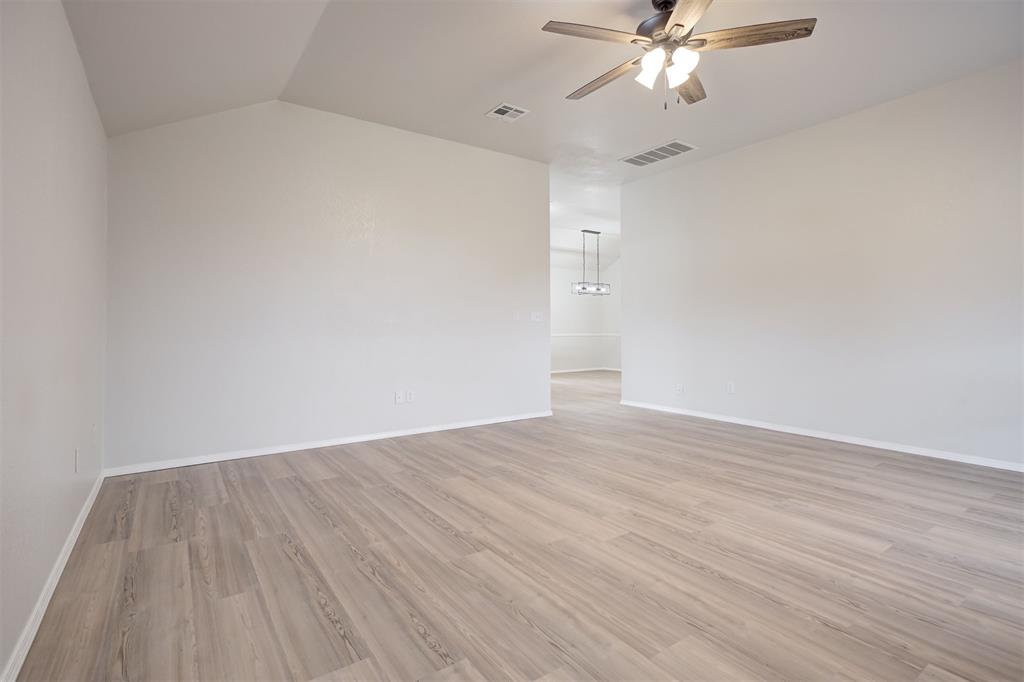 517 Bob White Drive Property Photo 10