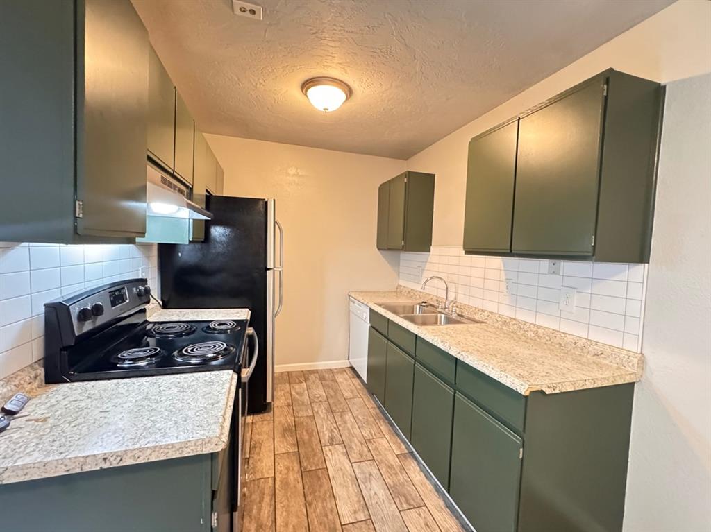 11402 N Lincoln Boulevard Property Photo 2