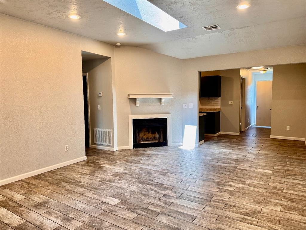 11402 N Lincoln Boulevard Property Photo 4