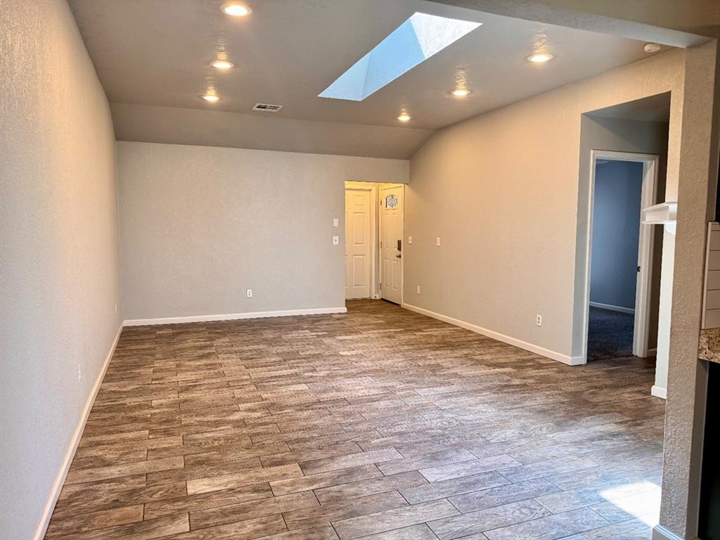 11402 N Lincoln Boulevard Property Photo 5