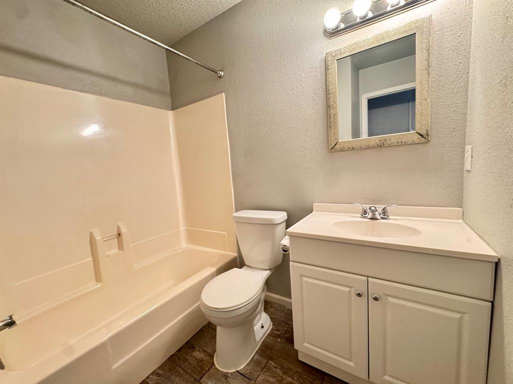 11402 N Lincoln Boulevard Property Photo 6