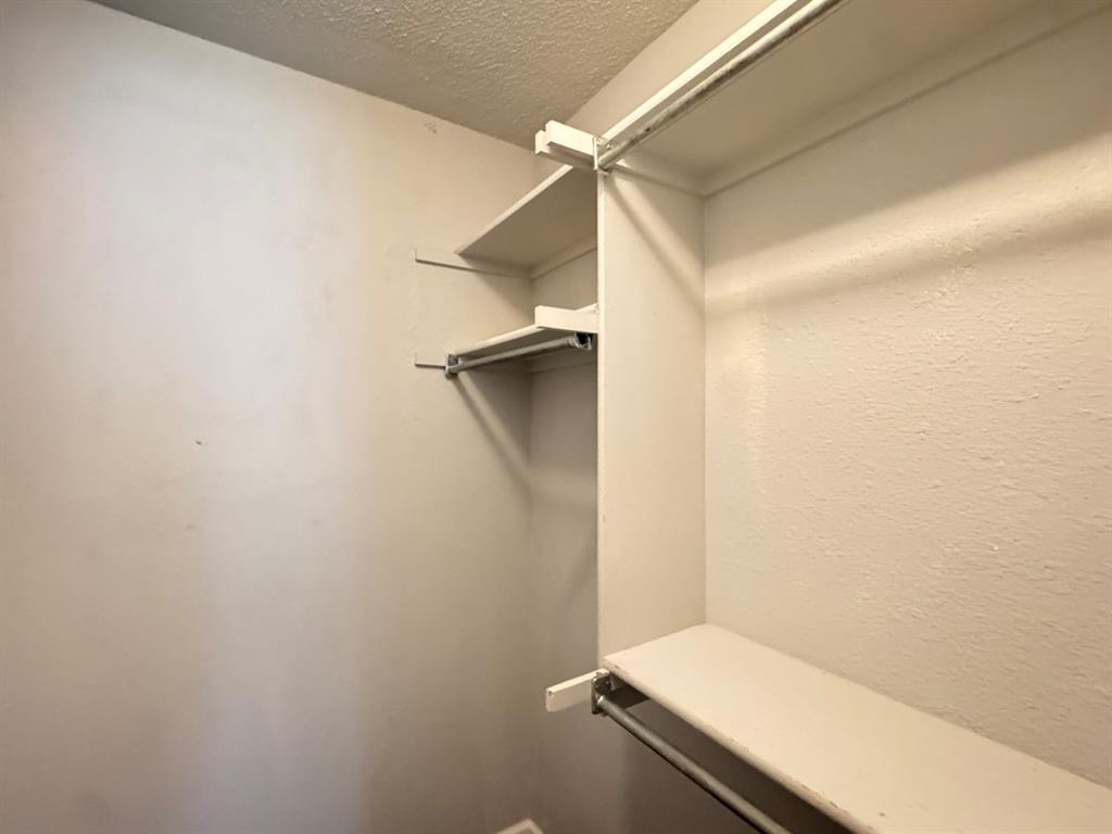 11402 N Lincoln Boulevard Property Photo 9