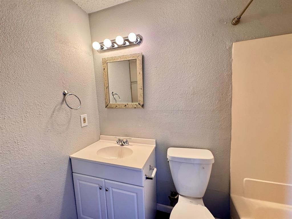 11402 N Lincoln Boulevard Property Photo 13