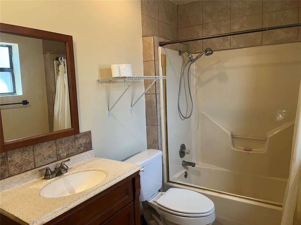 216 N Bk 1600 Road Property Photo 17