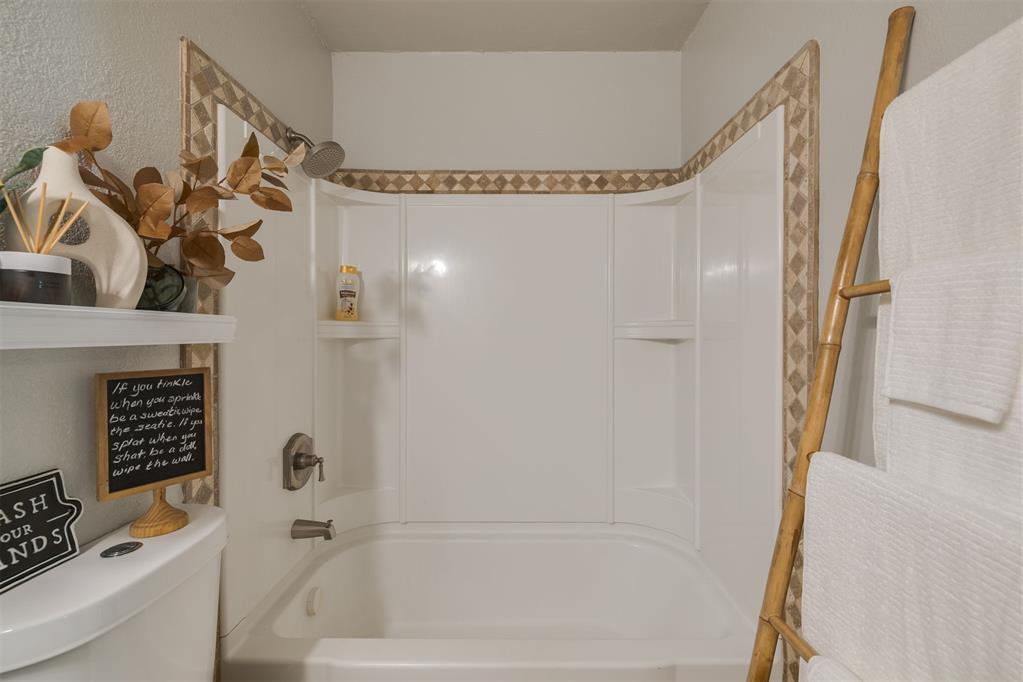 5201 Washington Boulevard Property Photo 16