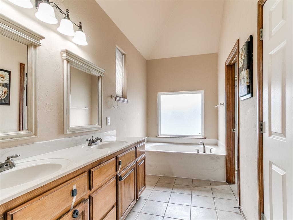 16516 Covington Manor Property Photo 25