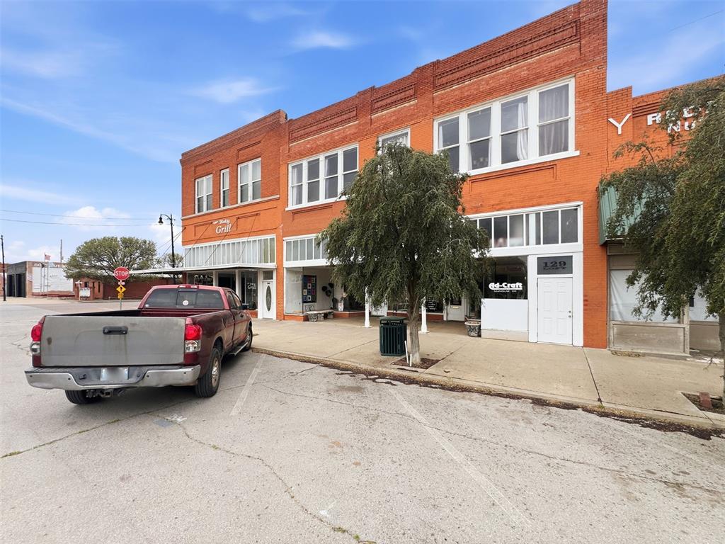 129 S Oklahoma Avenue Property Photo 3