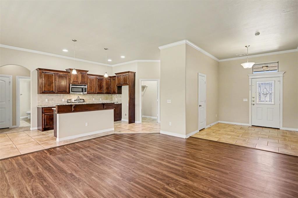 2400 Bretton Lane Property Photo 7