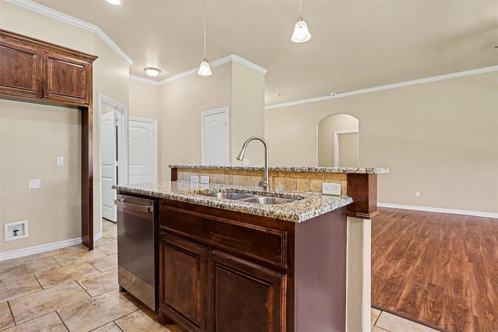2400 Bretton Lane Property Photo 8