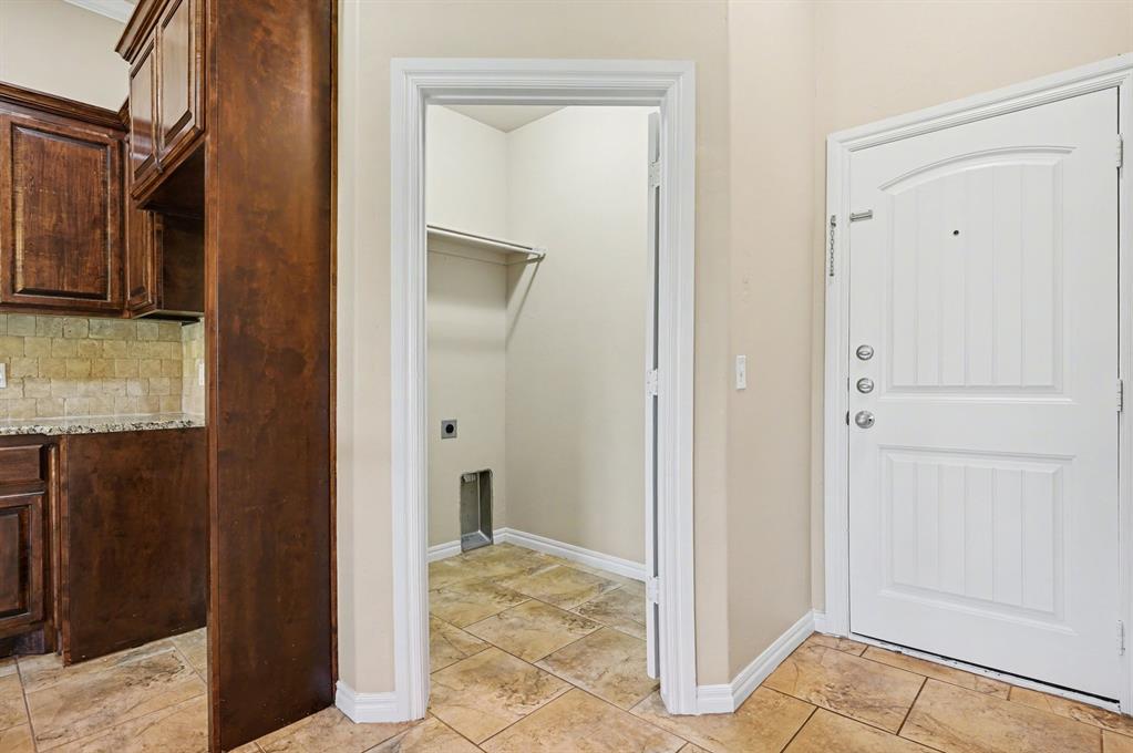 2400 Bretton Lane Property Photo 12