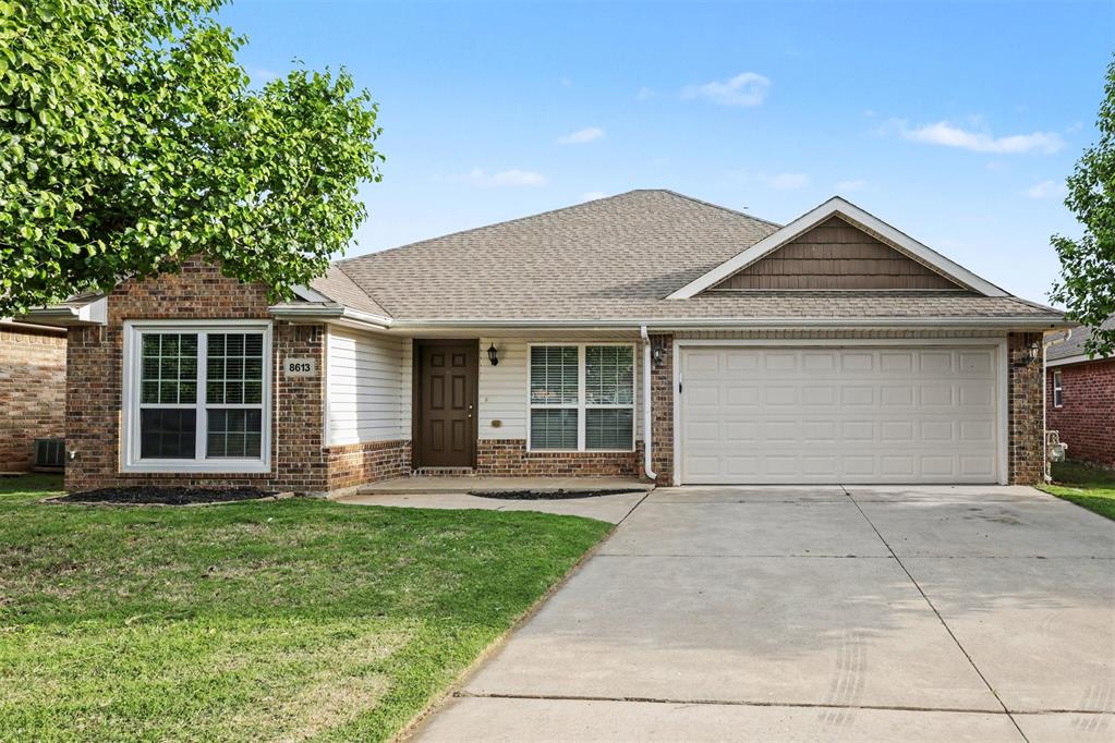 8613 SW 46th Place Property Photo 1