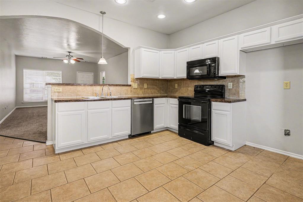 8613 Sw 46th Place Property Photo 3