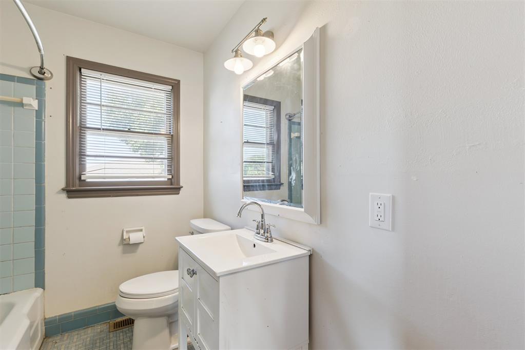 2837 Nw 66th Street Property Photo 16