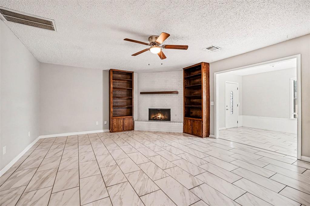 3821 W Oakcliff Drive Property Photo 2