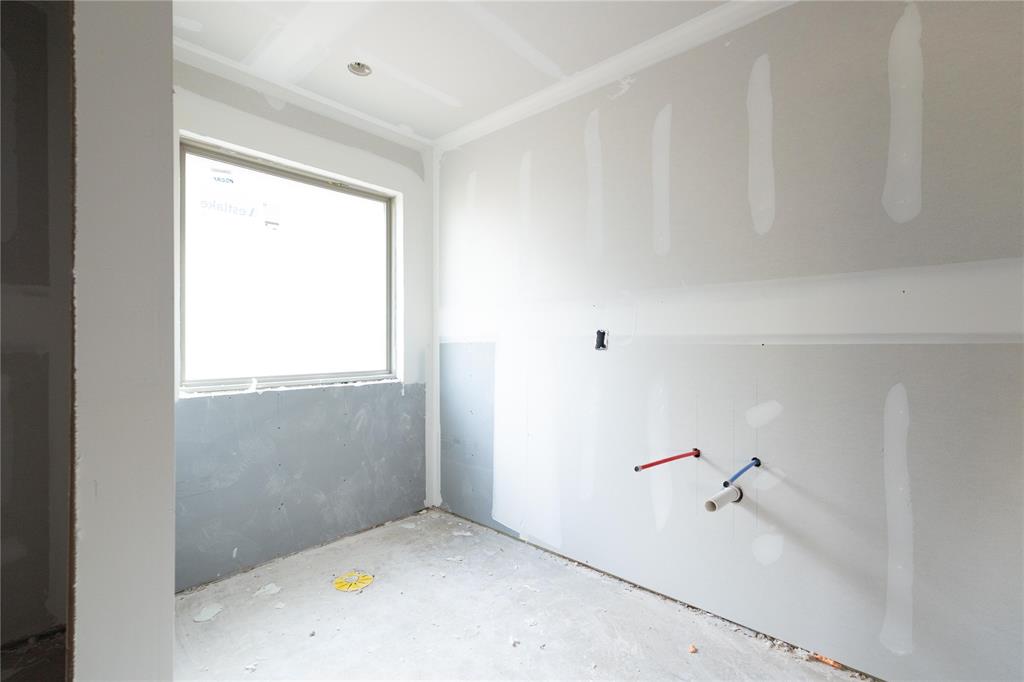 4112 Nw 158th Street Property Photo 12