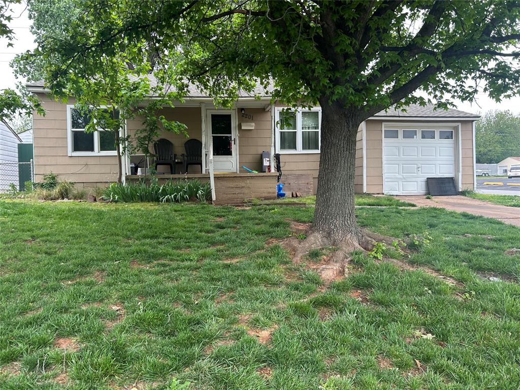 2201 Doris Avenue Property Photo 1