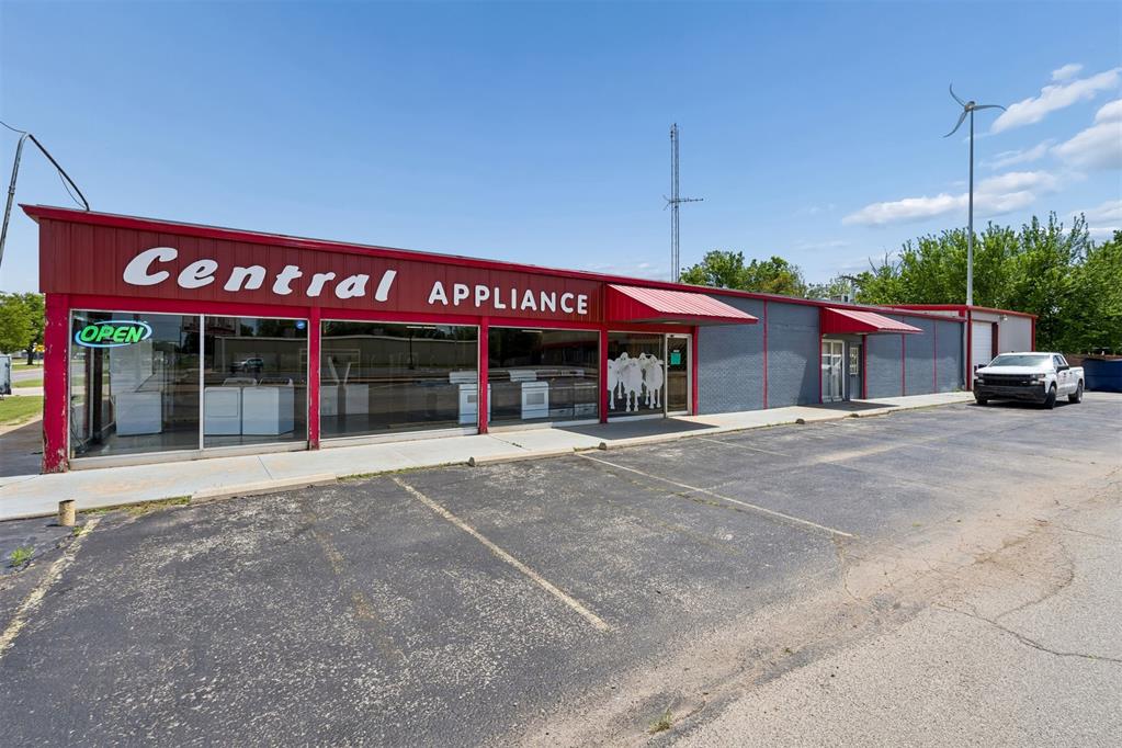 102 E Central Boulevard Property Photo 1