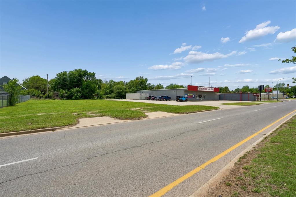 102 E Central Boulevard Property Photo 4