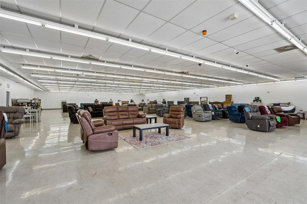 102 E Central Boulevard Property Photo 10