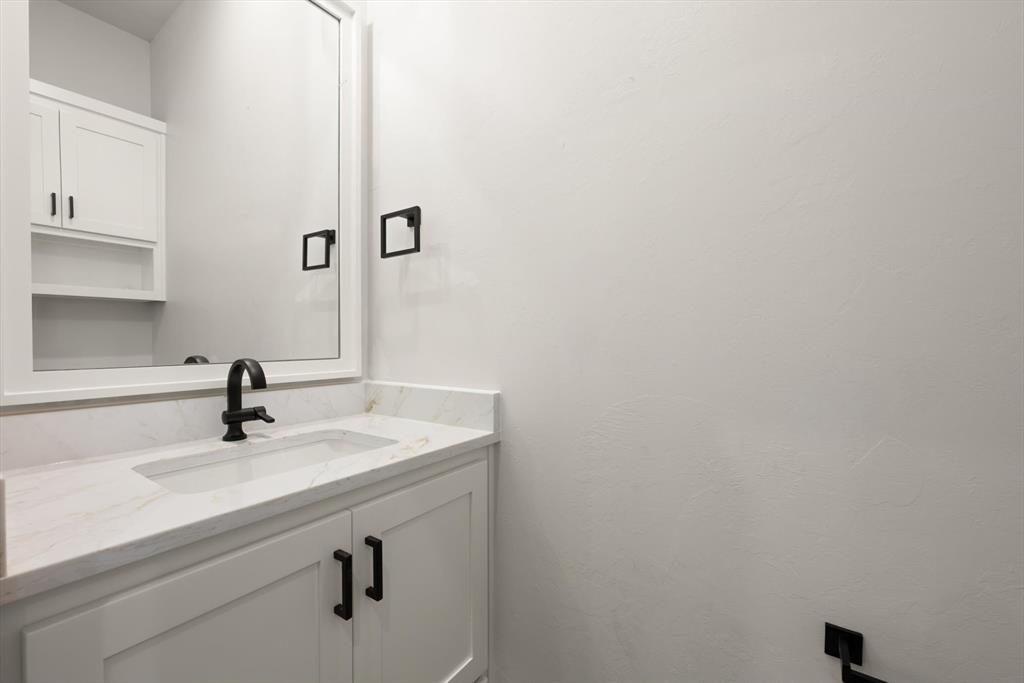 7104 Nw 154th Street Property Photo 35