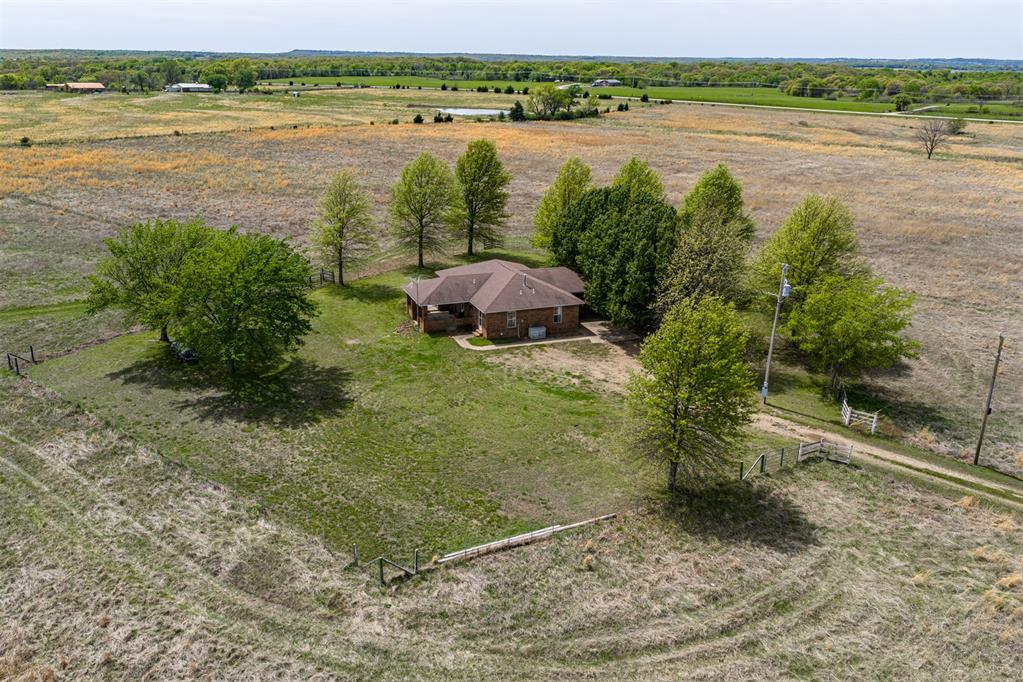 384045 E 1040 Road Property Photo 1