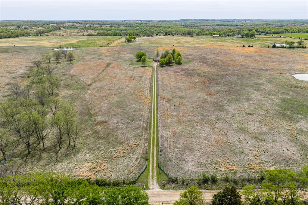 384045 E 1040 Road Property Photo 2