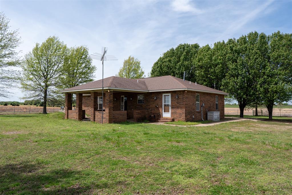 384045 E 1040 Road Property Photo 3