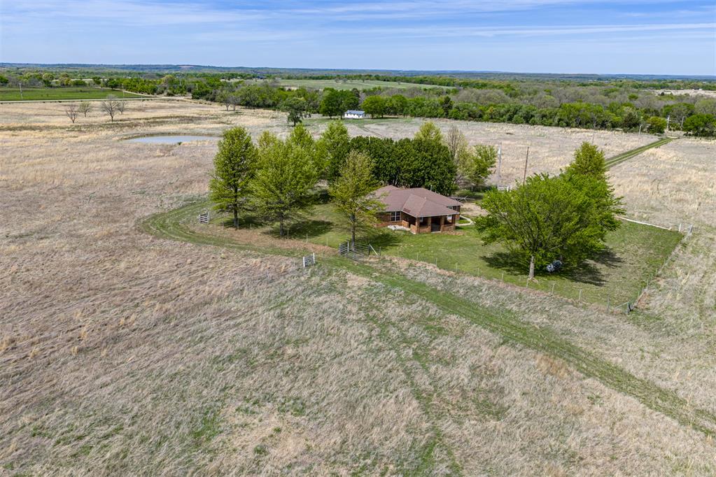 384045 E 1040 Road Property Photo 4