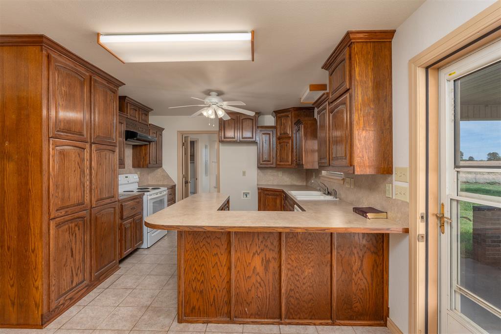 384045 E 1040 Road Property Photo 5