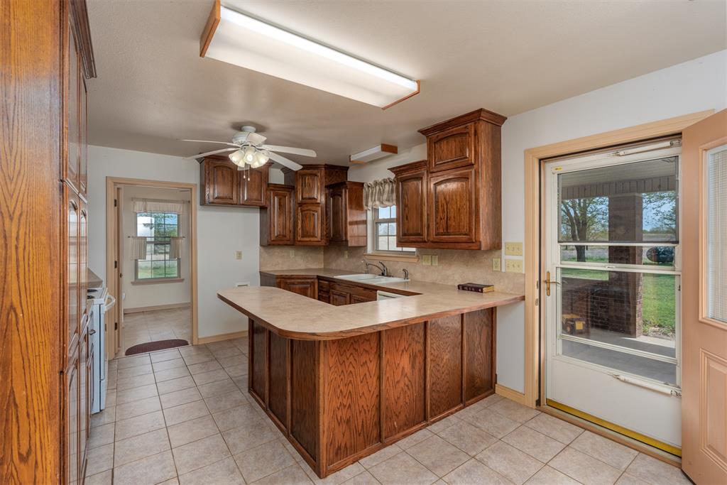 384045 E 1040 Road Property Photo 6