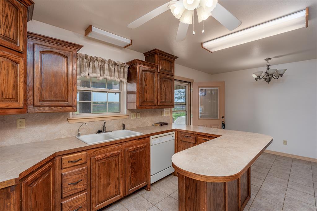 384045 E 1040 Road Property Photo 7