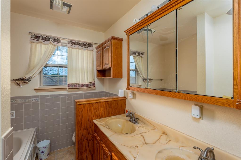 384045 E 1040 Road Property Photo 16