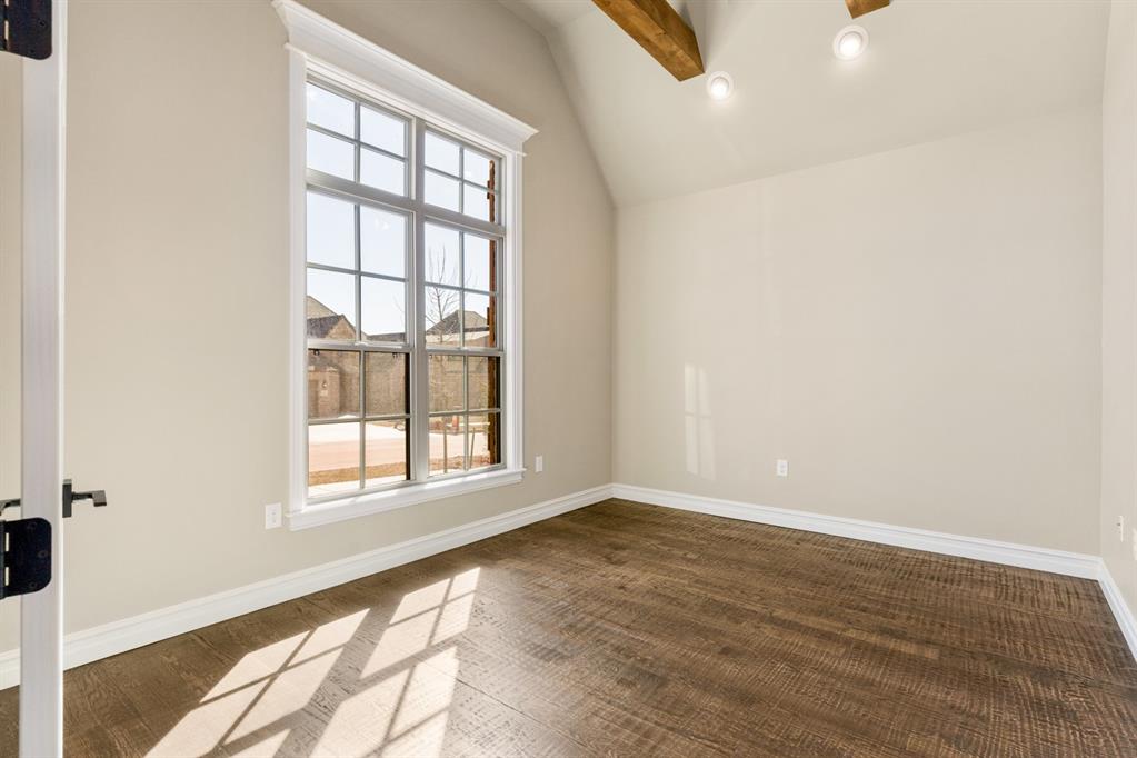 15709 Flora Avenue Property Photo 3