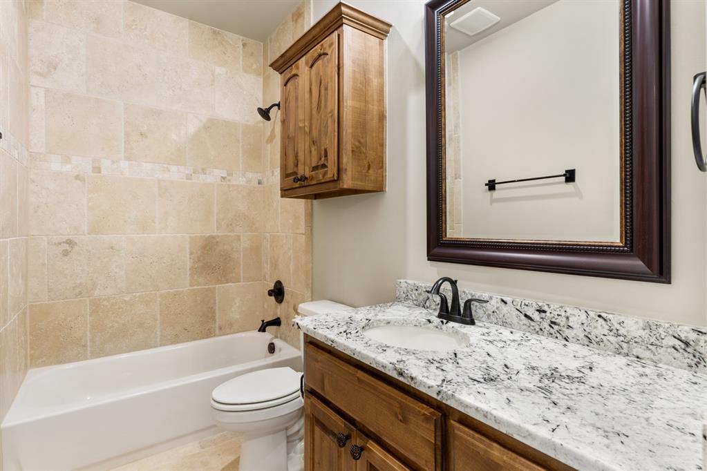 15709 Flora Avenue Property Photo 5