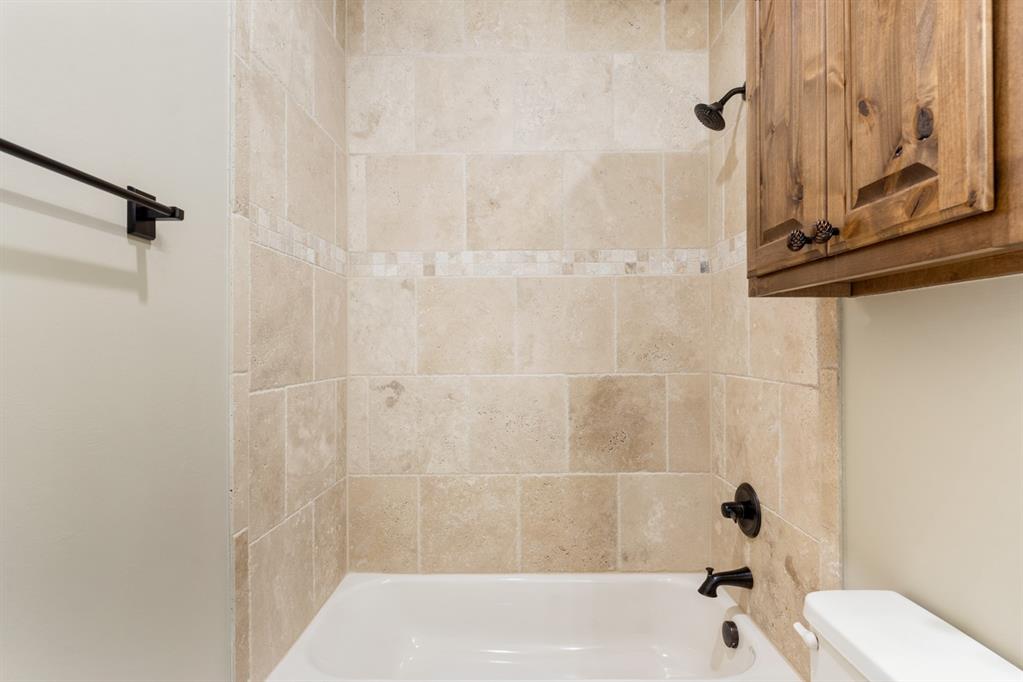 15709 Flora Avenue Property Photo 6