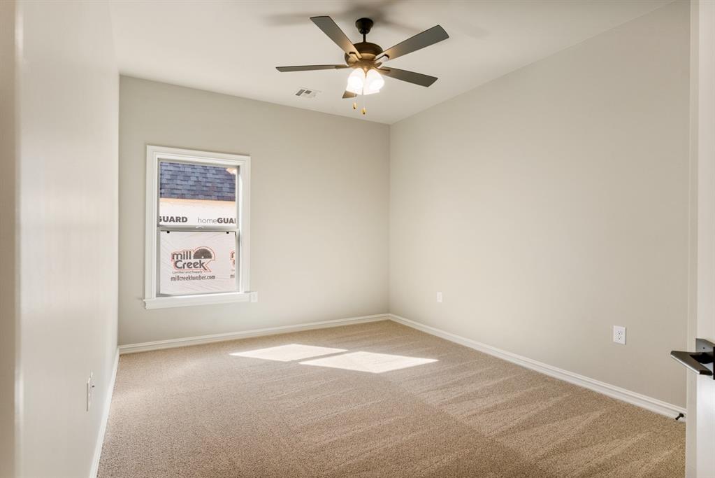 15709 Flora Avenue Property Photo 7