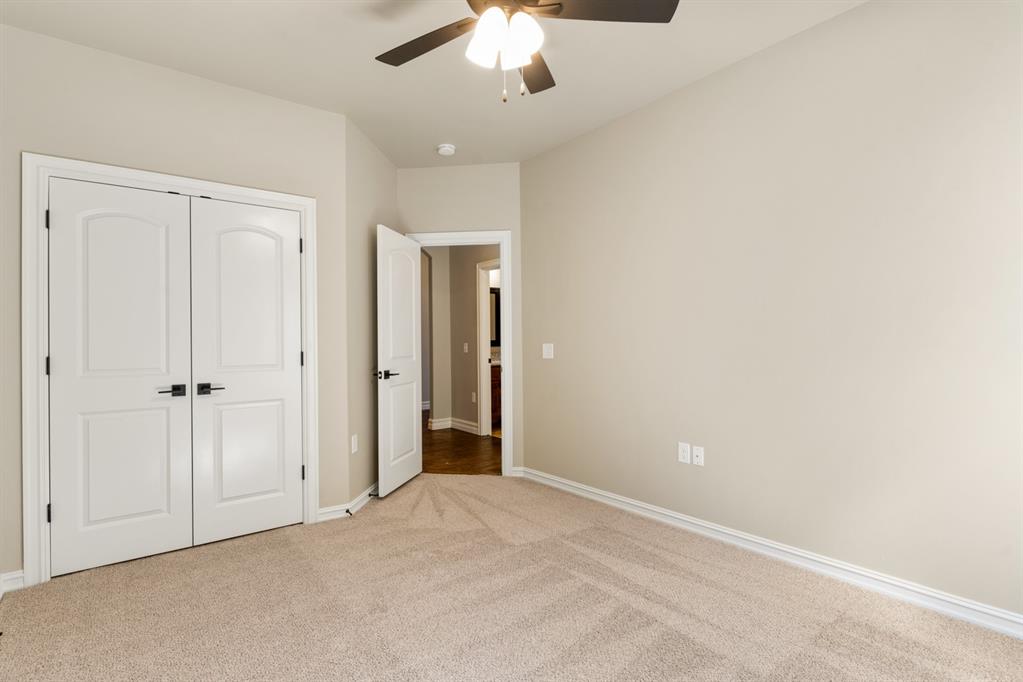 15709 Flora Avenue Property Photo 8