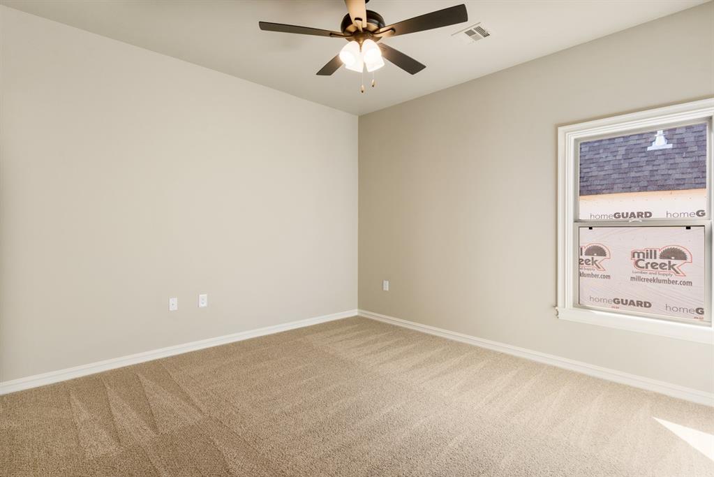15709 Flora Avenue Property Photo 9