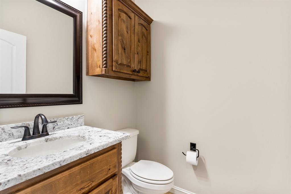 15709 Flora Avenue Property Photo 11