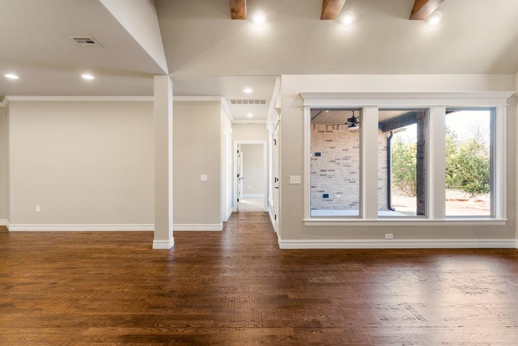 15709 Flora Avenue Property Photo 26
