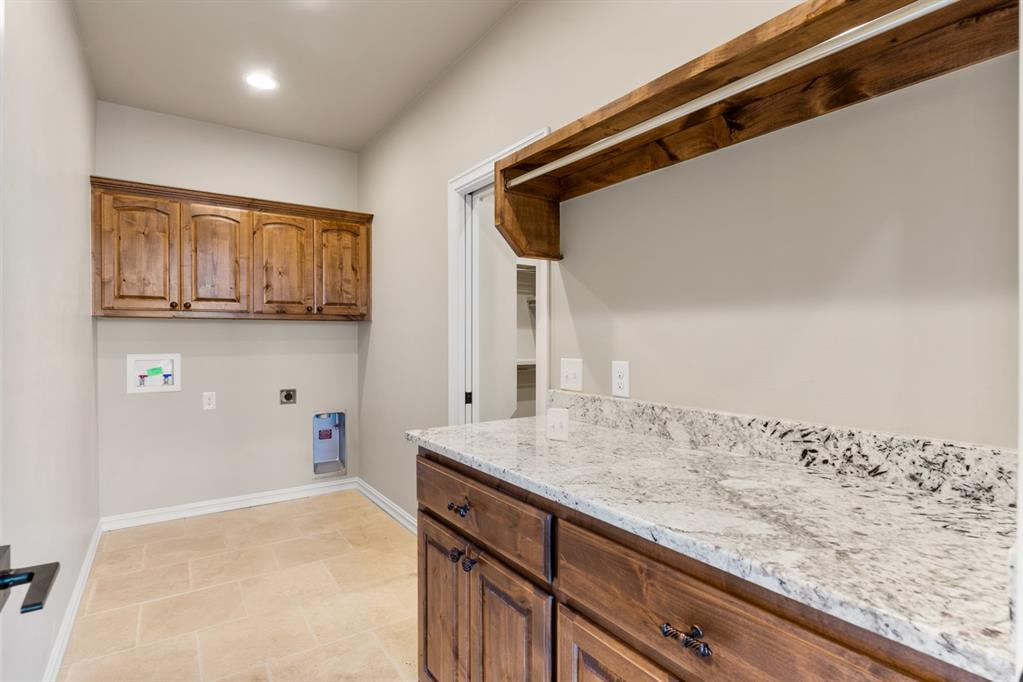 15709 Flora Avenue Property Photo 35