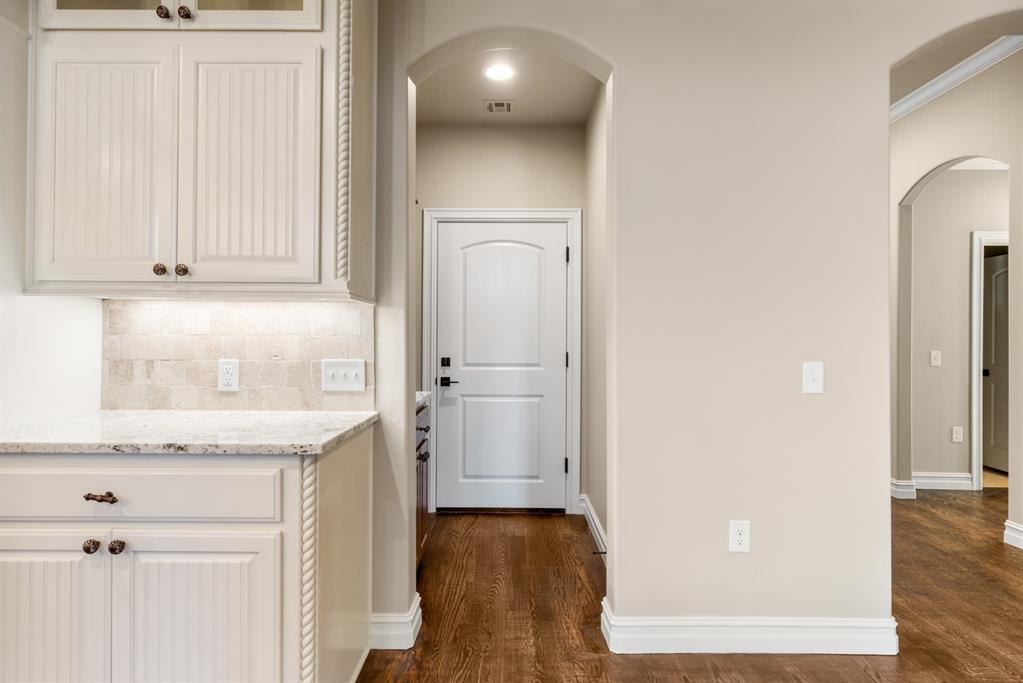 15709 Flora Avenue Property Photo 36