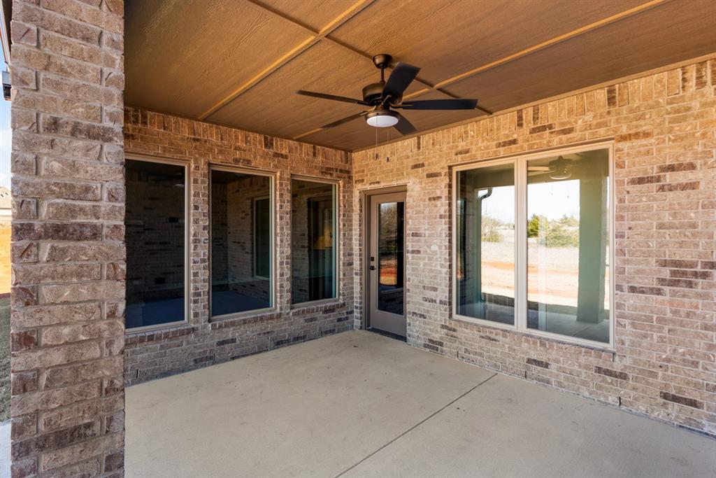 15709 Flora Avenue Property Photo 38