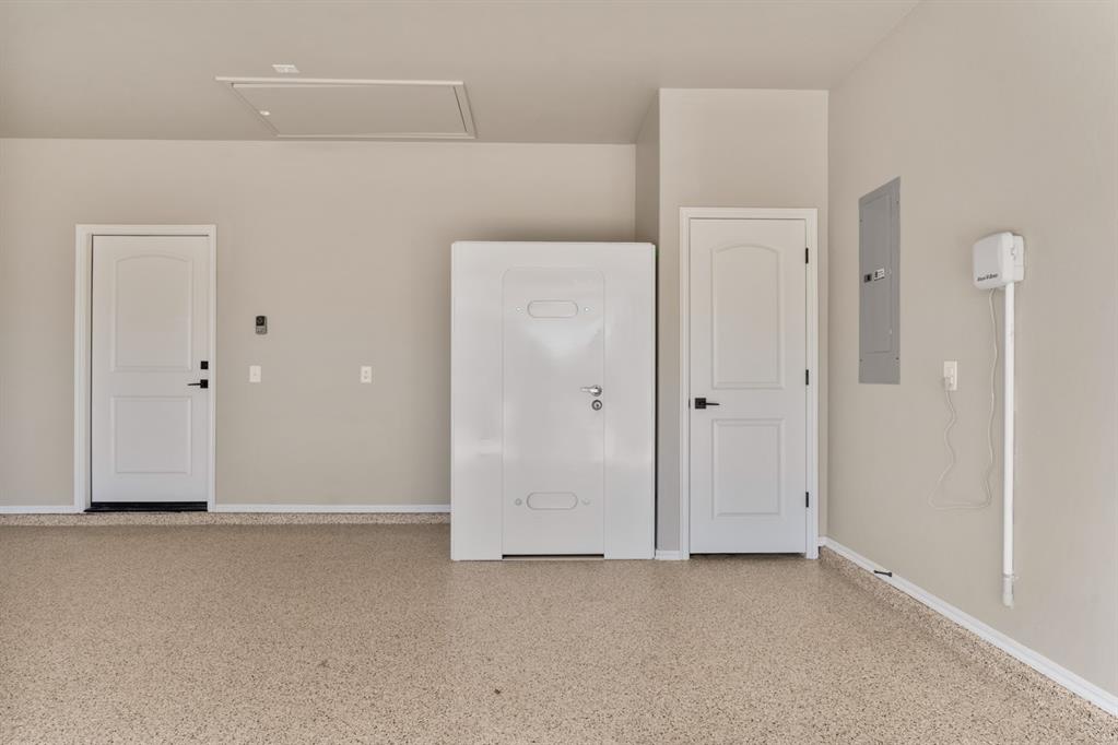 15709 Flora Avenue Property Photo 39