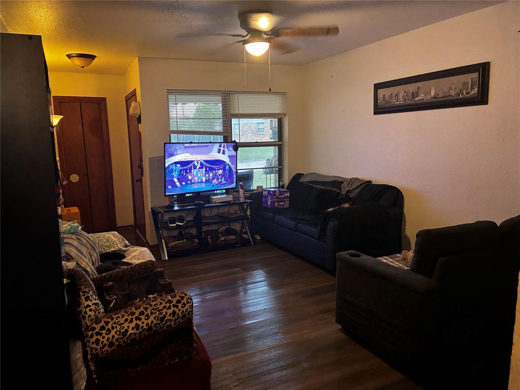 102 Oakside Drive Property Photo 3