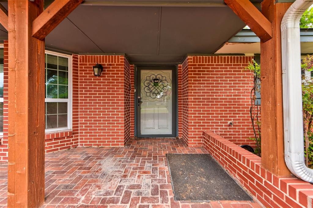 1506 W Walnut Street Property Photo 2