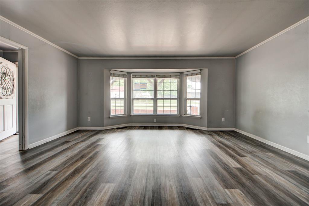 1506 W Walnut Street Property Photo 4