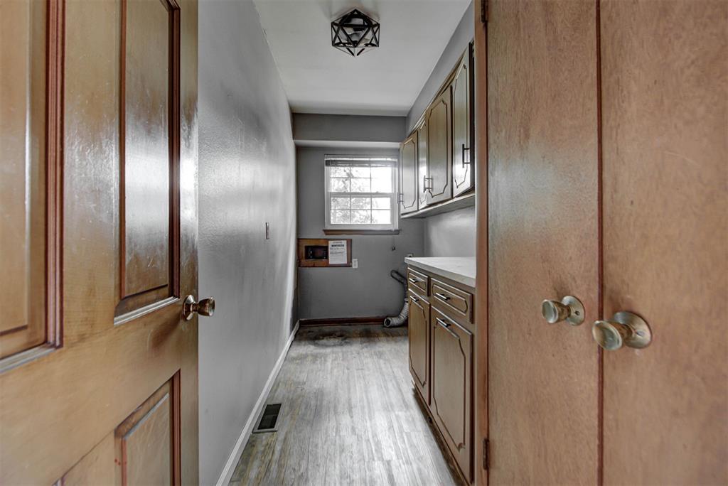 1506 W Walnut Street Property Photo 18